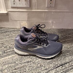Women’s Brooks Ghost 12 Size 7.5 Wide